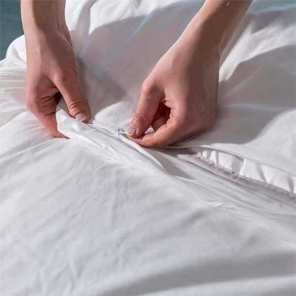 Beskyttende dynebetræk - Blød & vandtæt. Beskyt din dyne mod lugt, sved og urin! - Seniorpleje - Inkontinens dynebetræk - Pjama - PJA-1075 - 150 x 210 cm - -