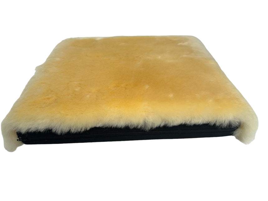 Lammeskindspude til kørestol - Varmt, vaskbart, blødt & åndbart. - Seniorpleje - Lammeskindspude til kørestol - Orgaterm - OGT-264043 - 40 x 43 x 5 cm - -