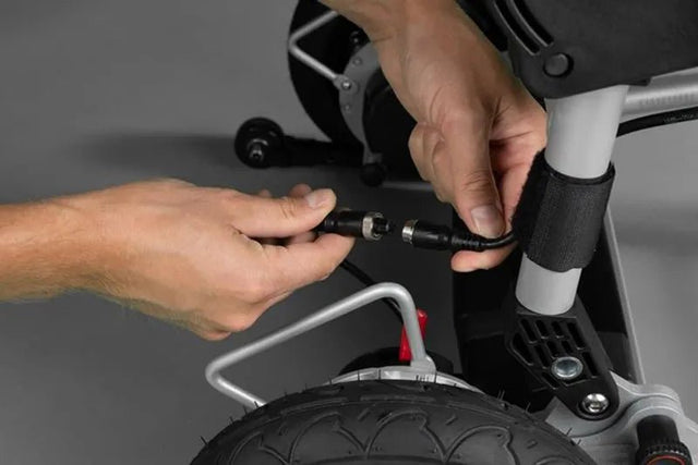 "SplitRider" - Delbar elektrisk kørestol - Nem & Handy. Kan deles i 2 dele. Foldbar - Seniorpleje - El-kørestol - Hjälpmedelsteknik - KEEP-68003 - - -