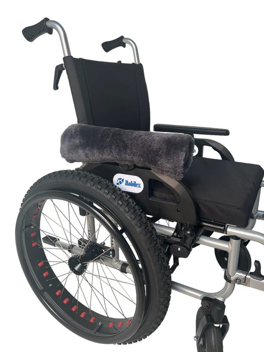 Ægte lammeskind - Varm & blød polstring til dine kørestols-armlæn, 1 styk - Seniorpleje - Tilbehør til kørestole - Orgaterm - OGT-203852 - SORT - -