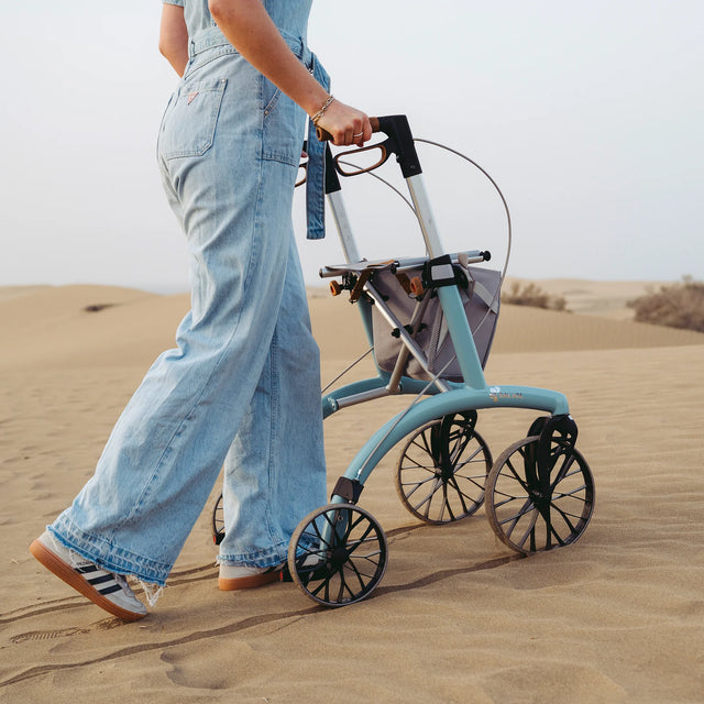 Allround Superlight – letvægtsrollator med store hjul. 5,3 kg