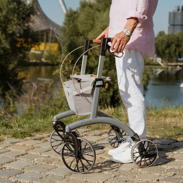 Allround Superlight – letvægtsrollator med store hjul. 5,3 kg