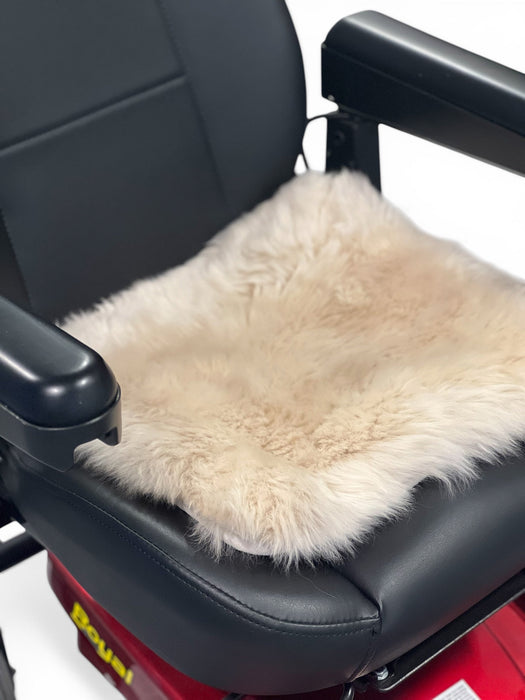 Lammeskindspude - blød og temperaturregulerende (40x40 cm). Naturfarvet - Seniorpleje - lammeskindspude - Seniorpleje - KAISAMZ-01 -  - Natur - 