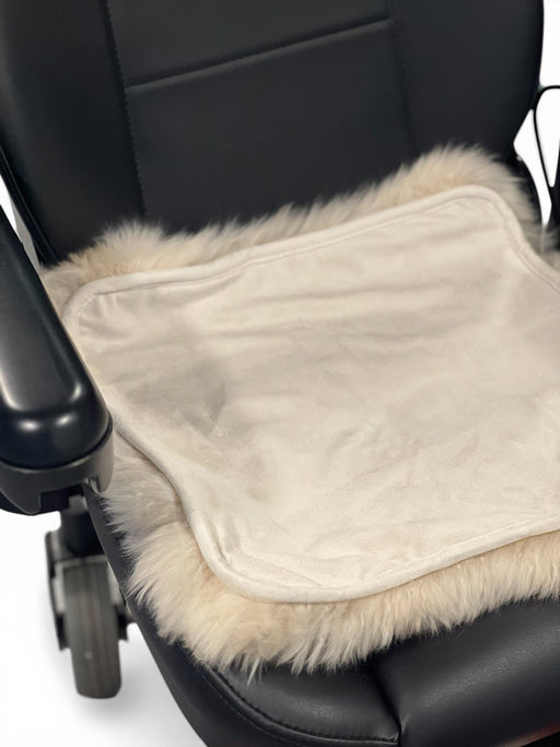 Lammeskindspude - blød og temperaturregulerende (40x40 cm). Naturfarvet - Seniorpleje - lammeskindspude - Seniorpleje - KAISAMZ-01 -  - Natur - 