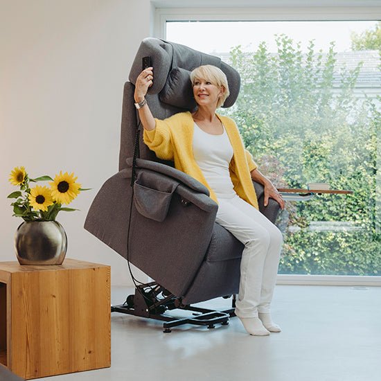 "RELAX" Elektrisk lænestol med hjul & elevation - Ergonomisk & unikt design. NYHED 2025 - Seniorpleje - Lænestole - Saljol - SAJ - RELAXCHAIR - 2 - FAST - GRAFIT (MØRKEGRÅ) - 