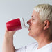 Ergonomisk drikkekop med én hank og drikketud - 3 forskellige farver - Seniorpleje - Drikkekop med tud - Seniorpleje - SPLORN-09 - Rød - -