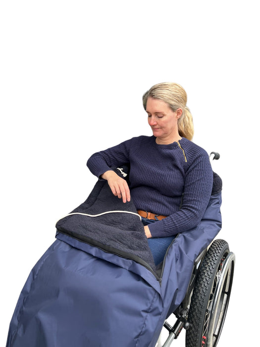 Kørestolspose i blød & varm termofleece Vandtæt & åndbar. 2 farver. Håndlavet - Seniorpleje - Termoposer - Orgaterm - OGT-2043S - Small, Size 3 -Sort -