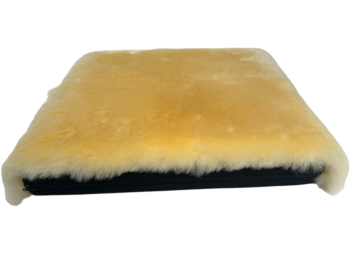 Lammeskindspude til kørestol - Varmt, vaskbart, blødt & åndbart. - Seniorpleje - Lammeskindspude til kørestol - Orgaterm - OGT-264043 - 40 x 43 x 5 cm - -
