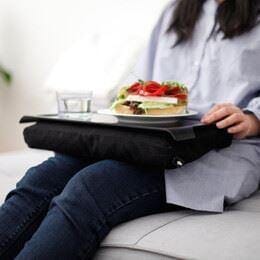 Mini laptray (knæpude) - Smart bakkebord med antiskrid og formbare puder. - Seniorpleje - Øvrige puder - Webequ - WBQ-20141 - - -