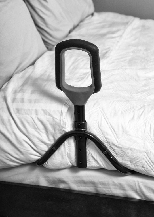 NYHED! Støttehåndtag til din seng - Justerbar, ergonomisk og praktisk. Med plads til opbevaring! - Seniorpleje - Sengehest - Rehastage - RST-PTBCANE2100 - - -