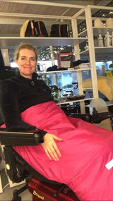 Overtræk til ben med indvendig fleece - til kørestolsbruger. Onesize. 2 farver. - Seniorpleje - Regntøj til ben - Seniorpleje - OGT-226954 - PINK/GRÅ - -