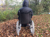 Poncho/regnslag til kørestolsbruger (med blød lækker fleece)- 3 størrelser - Seniorpleje - Beklædning - Orgaterm - OGT-207803 - SMALL/SIZE 3 -Marineblå (udvendig)/grå (indvendig) -