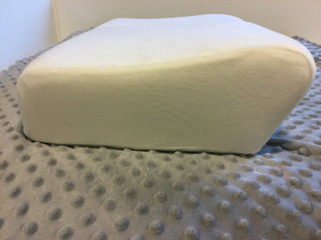 Trykaflastende og blød hovedpude i memoryfoam -god skulderfrihed (50 x 30) - Seniorpleje - Hovedpude - Mobilex - MBX-279061 - - -