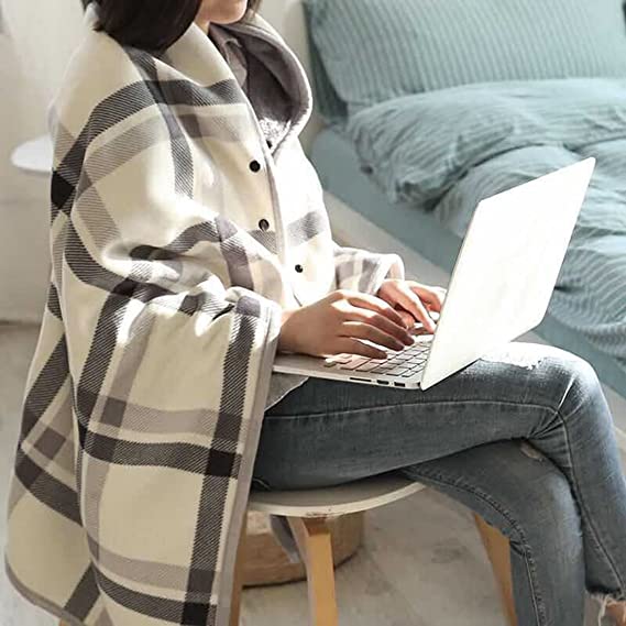 Varm indendørs hygge poncho - One size. Blød & lækker fleece med knapper. - Seniorpleje - Poncho - Seniorpleje - SPL-SHEP-01 - Brun-ternet - -
